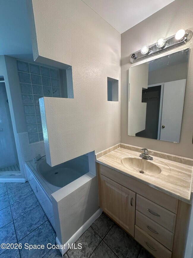 Building Photo - 1100 Ipswich St NW