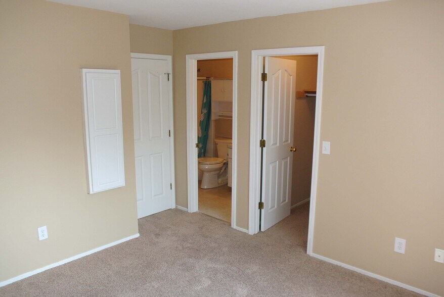 Master Bedroom Suite 2 - 6649 Quail Run Cir