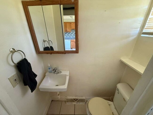 Building Photo - 2 BED, 2 BATH BEAUTIFUL UNIT CLEVELAND!