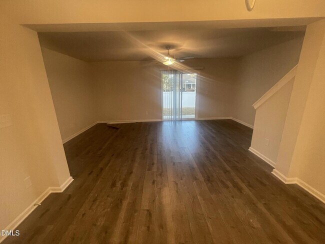 Building Photo - 1004 Peony Ln