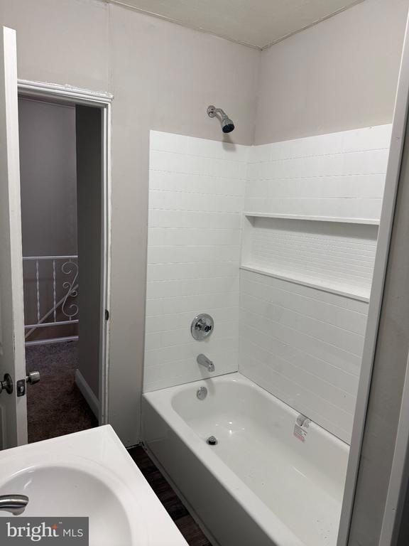 Building Photo - 7250 Radbourne Rd