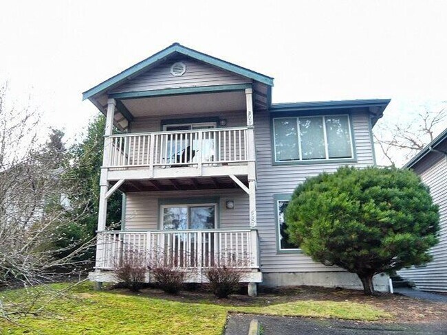 Building Photo - 927-929 Otis St