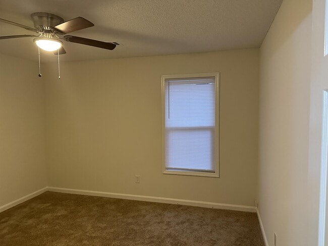 Building Photo - 4106 Hawthorne Cir