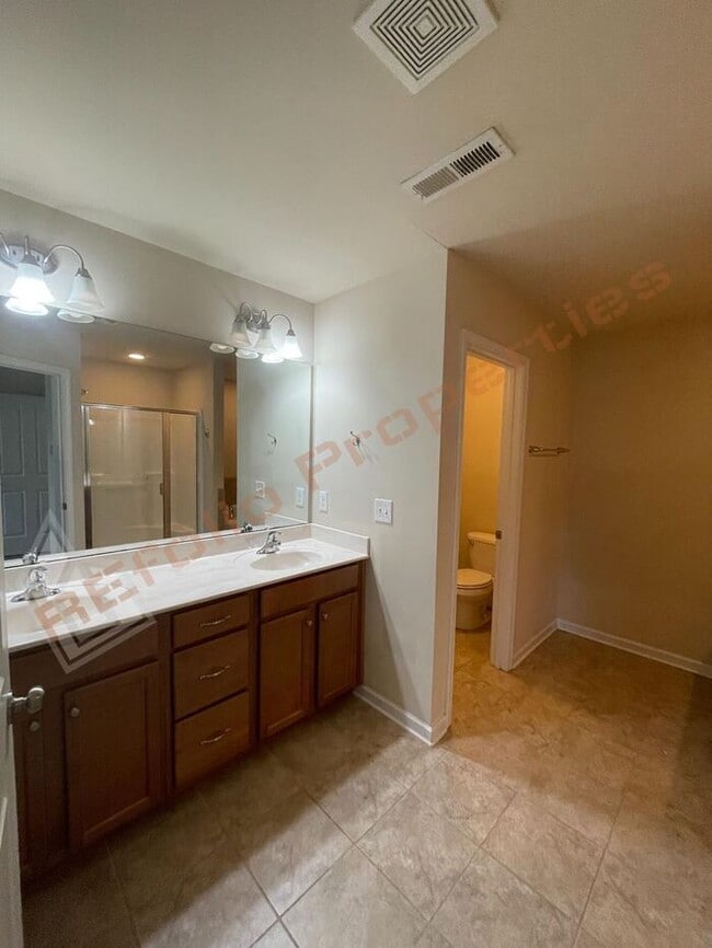 Building Photo - Beautiful 3-bedroom, 2.5-bath townhome