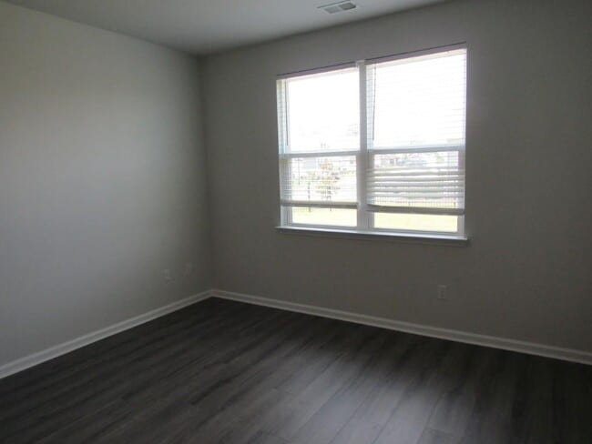 Building Photo - 2165 Ainsley Dr