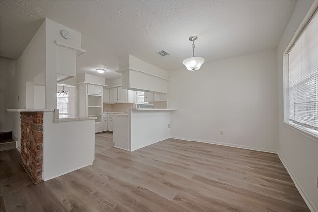 Building Photo - 10110 Margate Dr