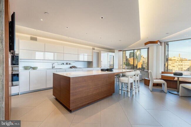 Building Photo - 210 W Rittenhouse Square