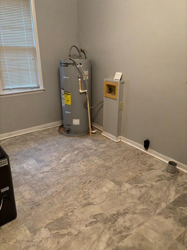 Building Photo - 319 Railroad St