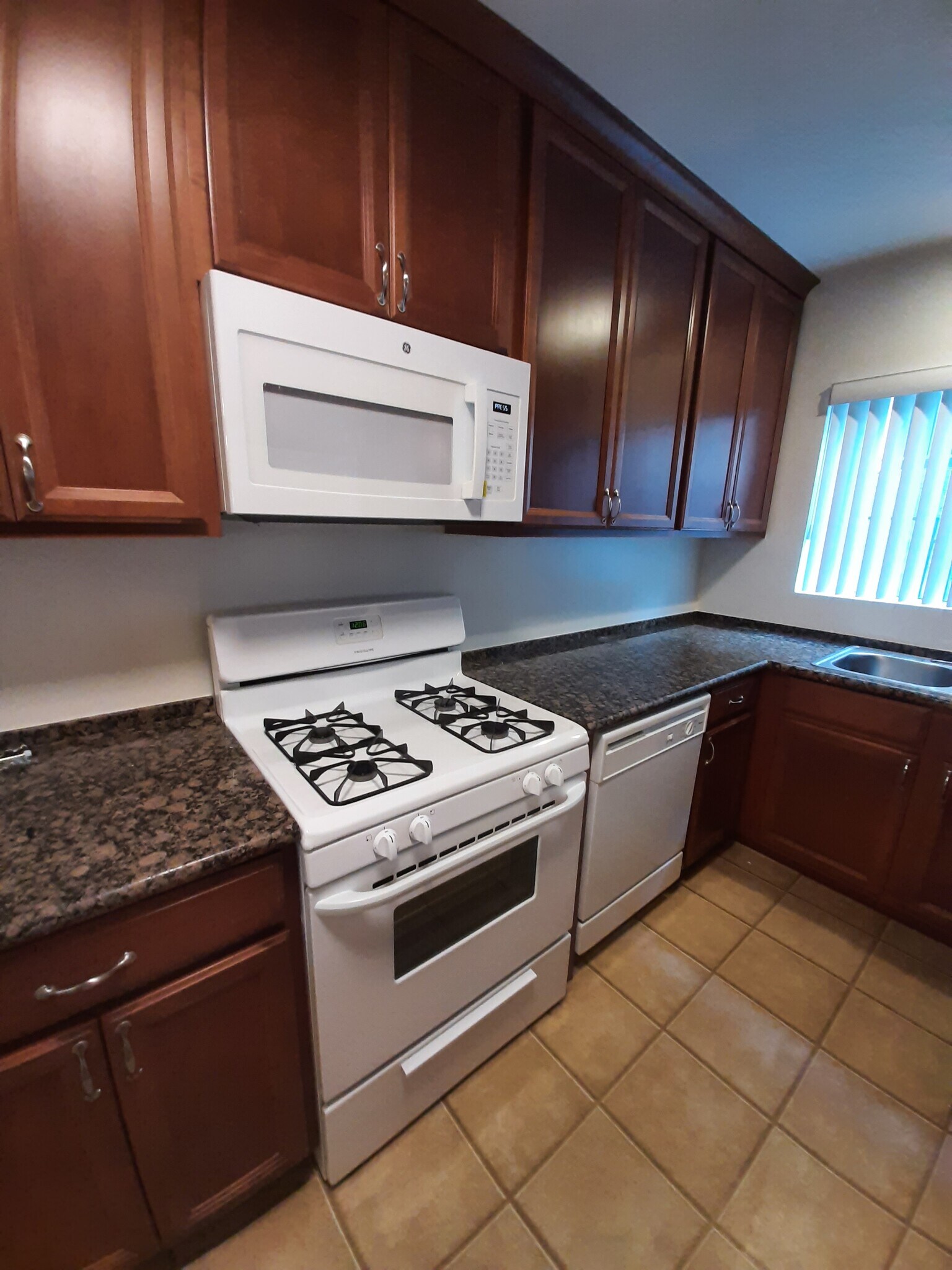 Building Photo - 14804 Dickens St