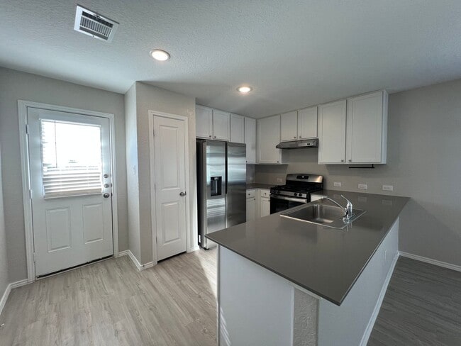 Building Photo - Beautiful 3/2 located in Marion, Tx