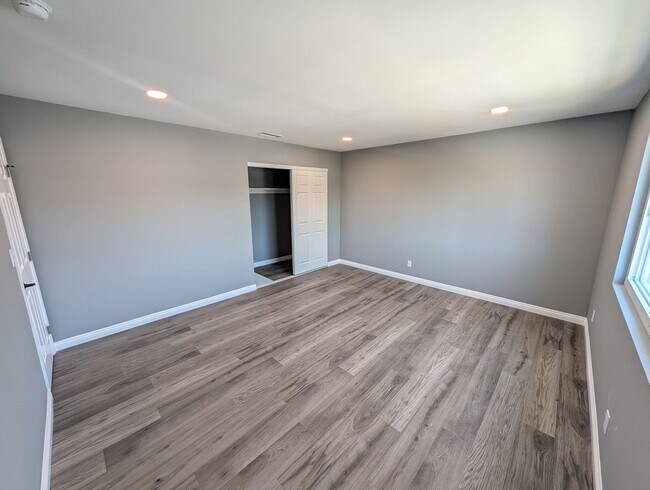 Building Photo - 1129 Cherry Ave