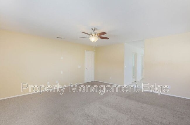 Building Photo - 29880 Pinehurst Dr