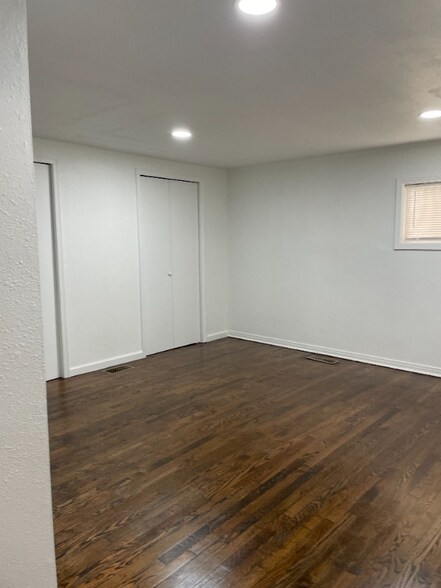 Building Photo - 906 N Garfield Ave