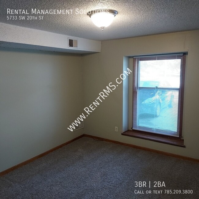 Building Photo - 5733 SW 20th St