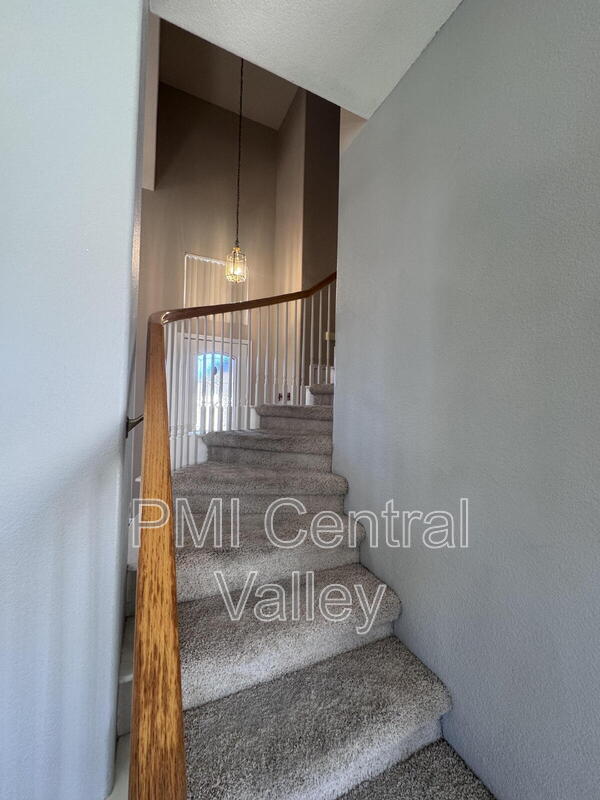 Building Photo - 2044 London Ave