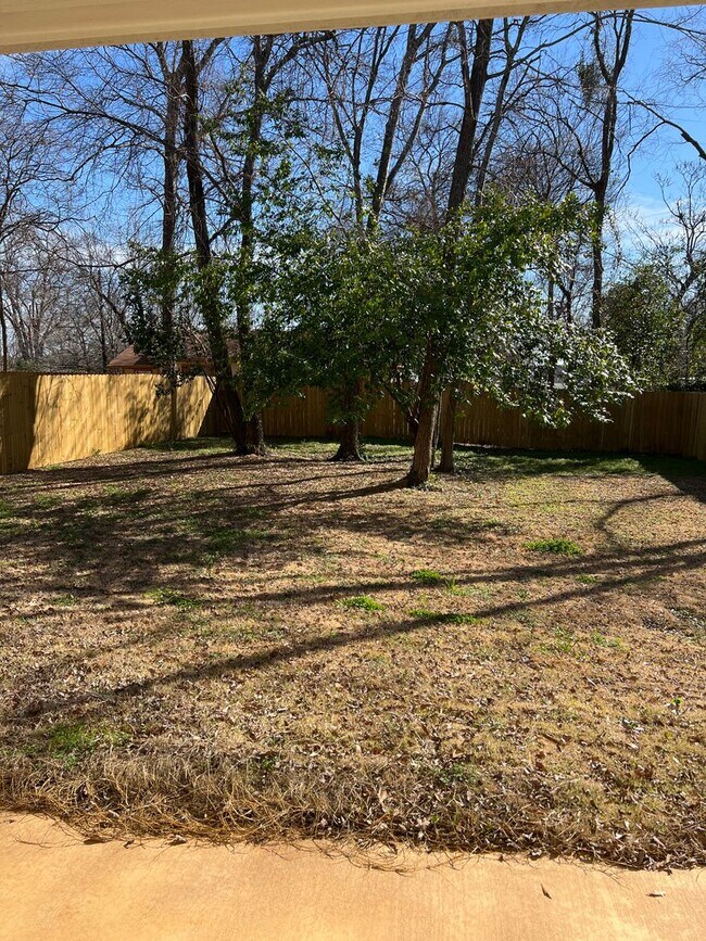 Building Photo - 2553 W Harold St