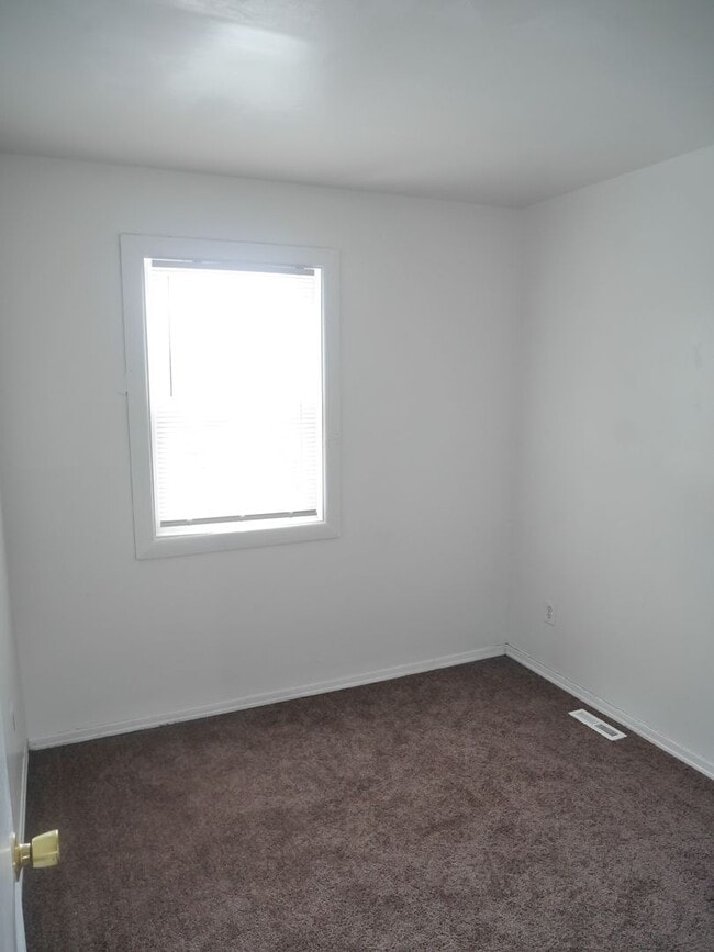 Building Photo - Charming Townhome in Elkton, MD!