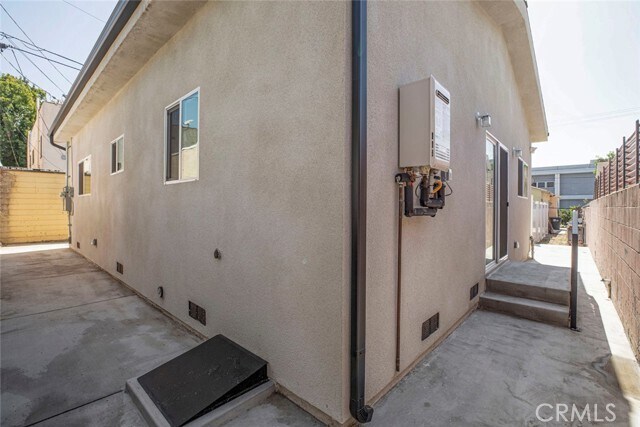 Building Photo - 1135 E Windsor Rd