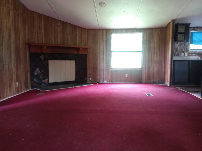 Building Photo - "Charming 2-Bed, 2-Bath Retreat in Laurens - Your Perfect Cozy Getaway!"