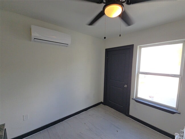 Building Photo - 9010 Linda Vista Rd