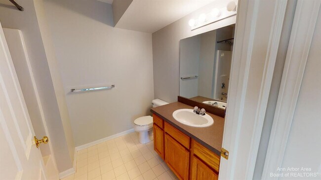 Building Photo - 2785 S Knightsbridge Cir
