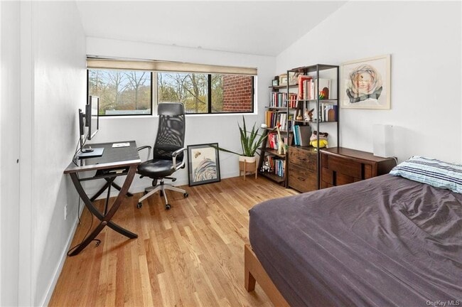 Building Photo - 150 N Bedford Rd