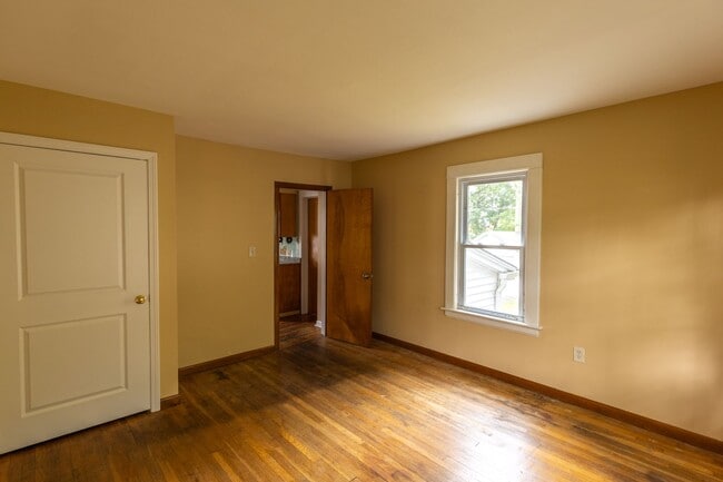 Building Photo - 4 Bedroom Single Family Cape