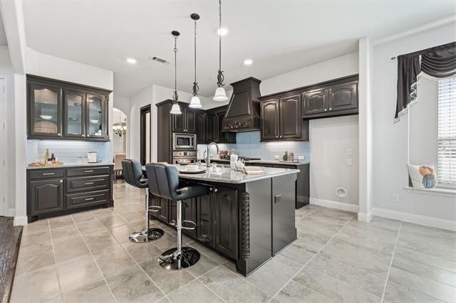 Building Photo - 12995 Llano Ave
