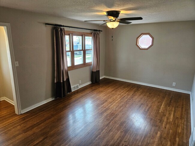 Building Photo - 215 Tyler Ave