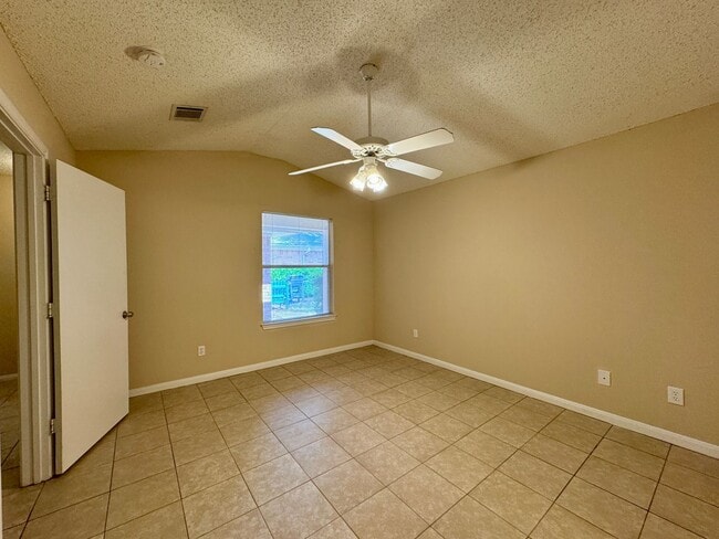 Building Photo - Duplex