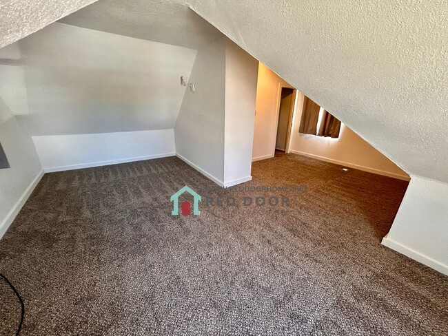 Building Photo - 612 1st Ave SW