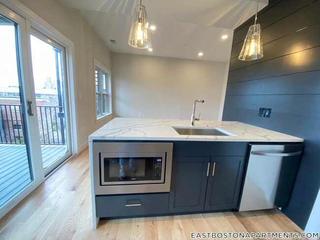 Building Photo - 275 Webster St