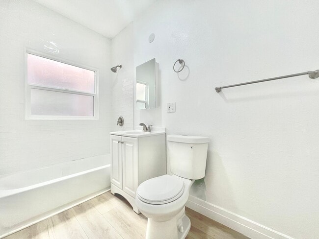 Building Photo - 707 W 48th St
