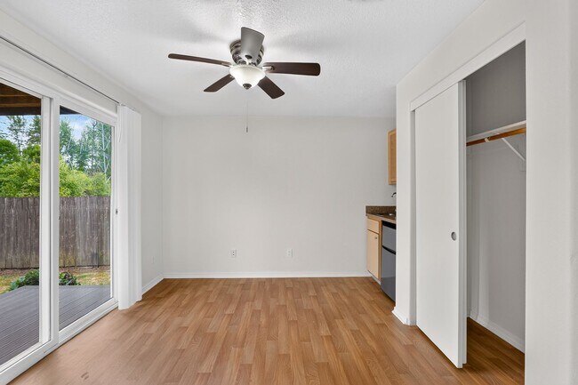 Building Photo - Centrally Located Studio Apartment in Beaverton