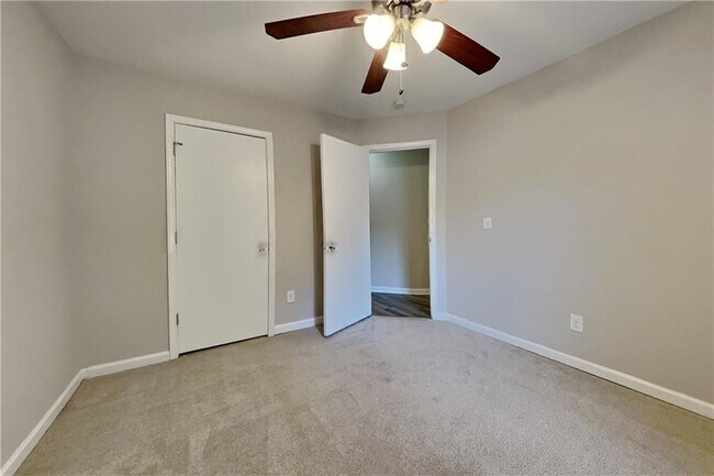 Building Photo - 5990 Bayside Dr NW