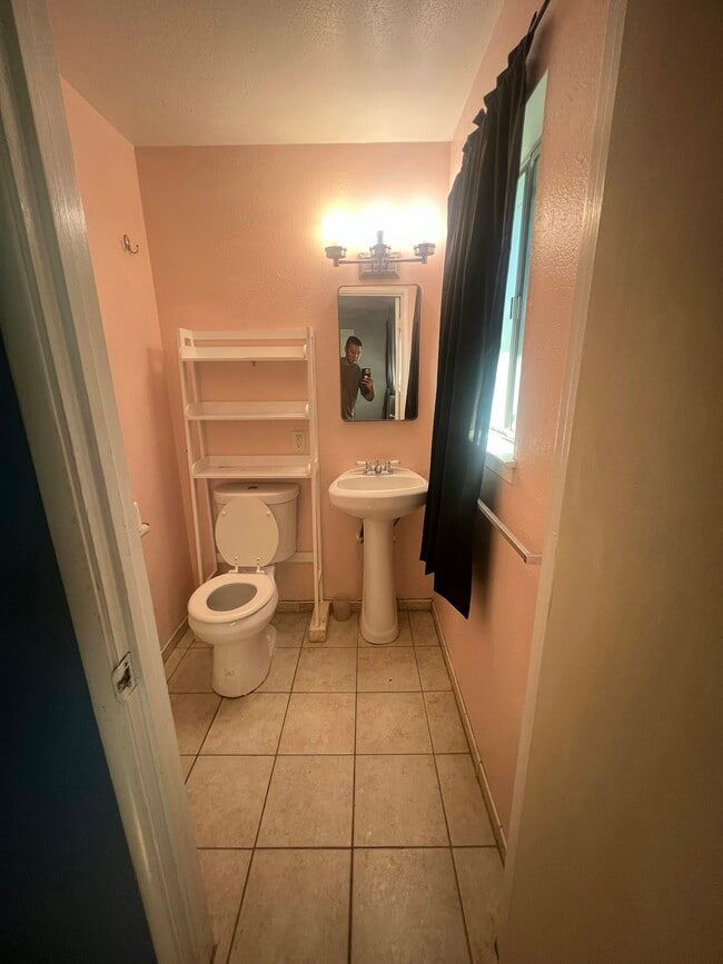 Building Photo - 1461 Topaz Way