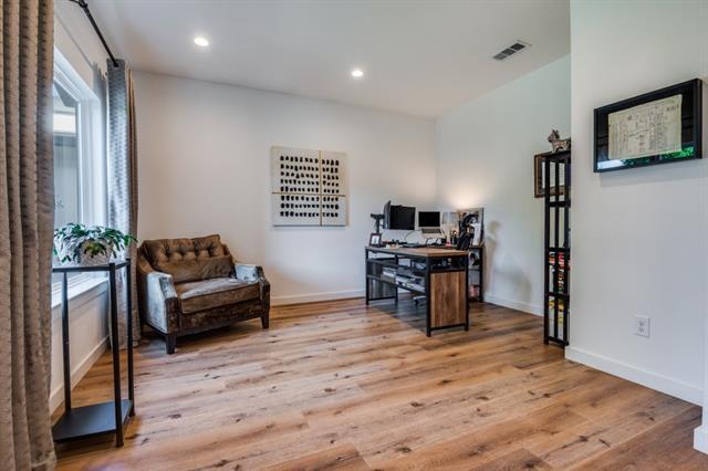 Building Photo - 1110 Claude St