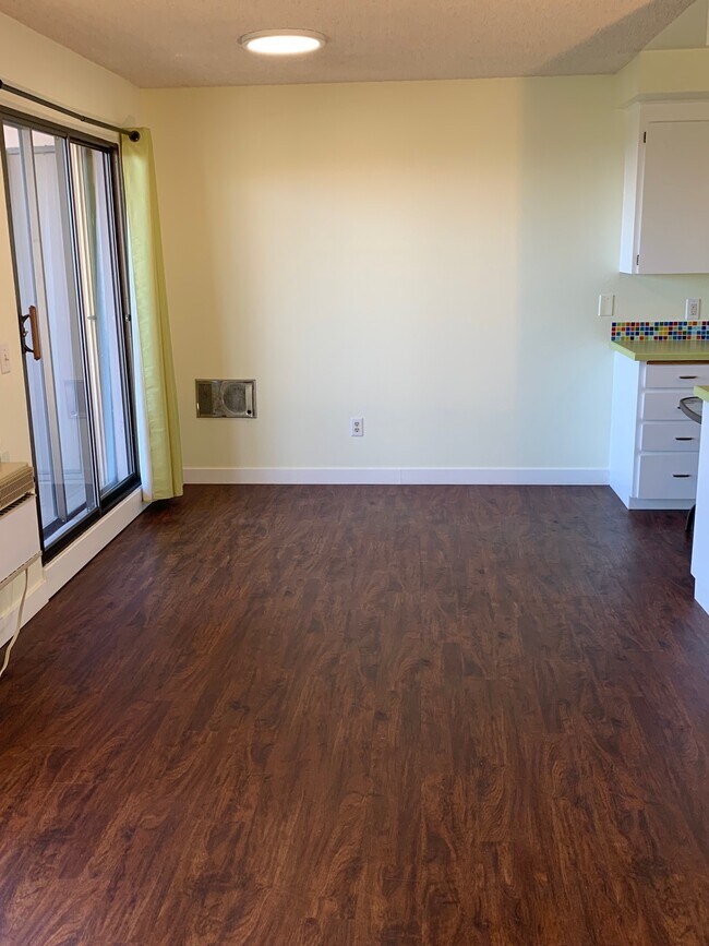 Dining - 45 Eagle Crest Dr