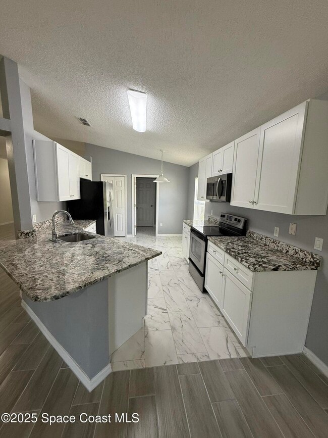 Building Photo - 209 Grand Preserve Way