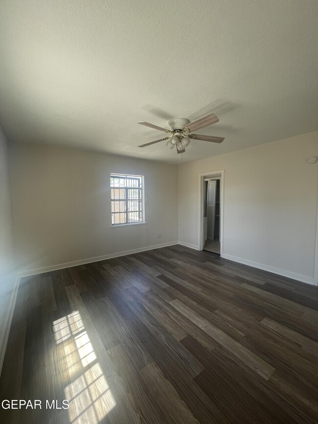 Building Photo - 7135 Stiles Dr