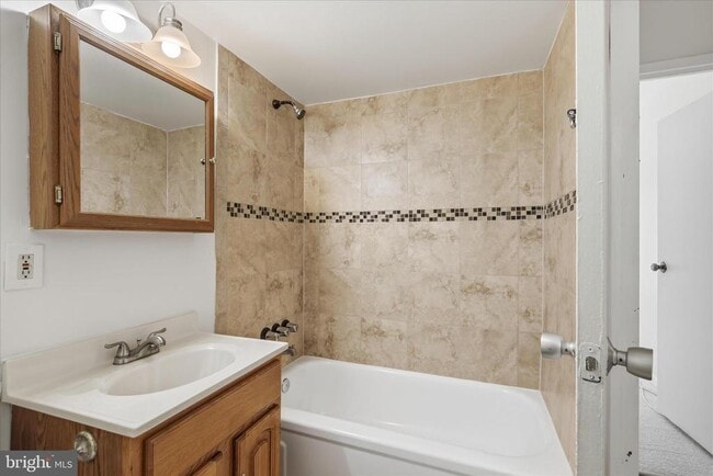 Building Photo - 2339 Freetown Ct