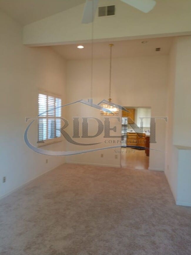 Building Photo - 3 bedroom, 2 bath house