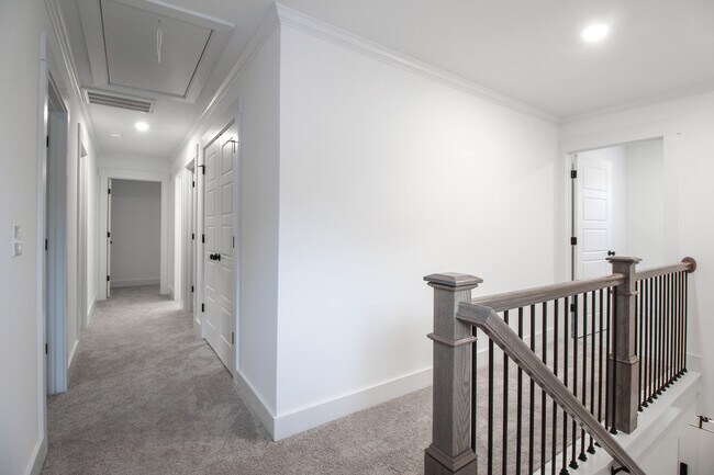 Building Photo - 2036 Warbler Dr