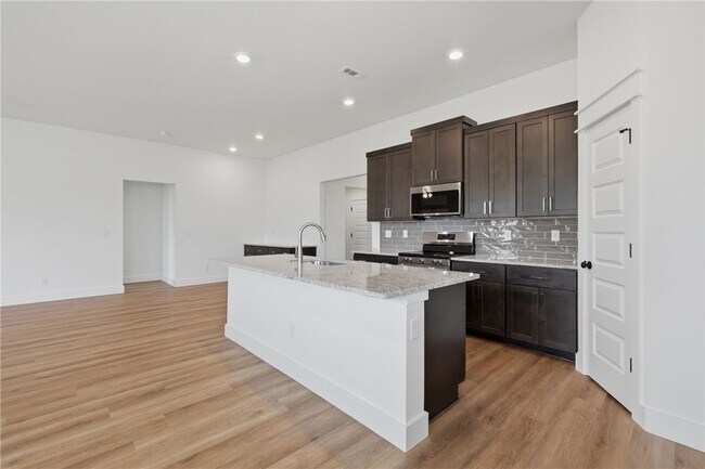 Building Photo - 5109 Vista Ave