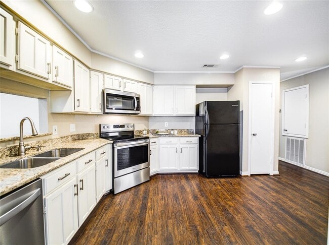 Building Photo - 6727 Harpers Dr
