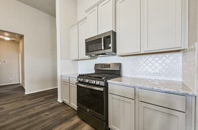 Building Photo - 855 Sarasota Shore Dr