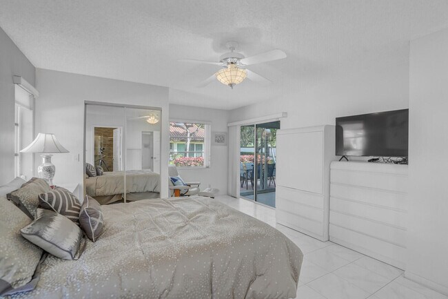 Building Photo - 6099 Waldwick Cir