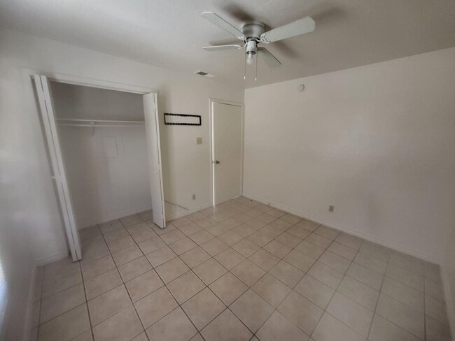 Building Photo - 2704 E Kearney St