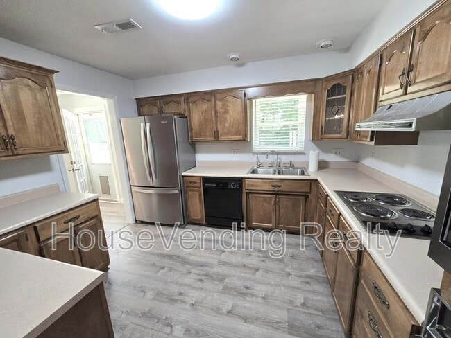 Building Photo - 11100 Hughlan Dr