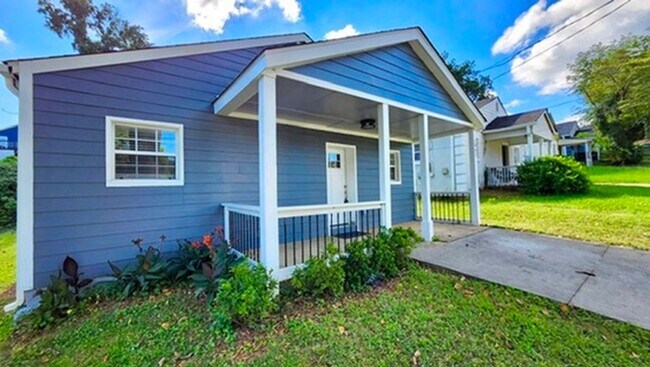 Building Photo - Beautiful 2-Bedroom, 2-Bath Gem in Peoples...